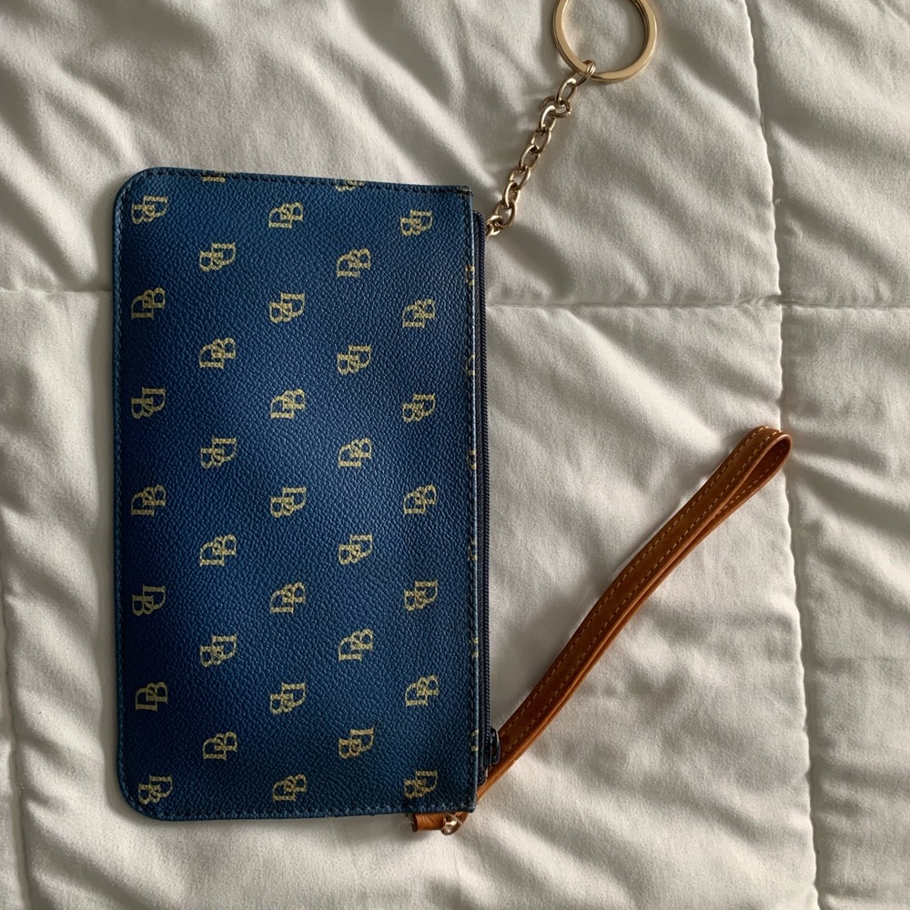 D&B wristlet with key ring.